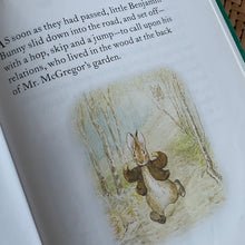 Cargar imagen en el visor de la galería, The Tale of Benjamin Bunny -  Beatrix Potter
