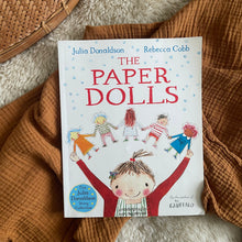 Load image into Gallery viewer, The paper dolls - Julia Donaldson / Rebbeca Cobb

