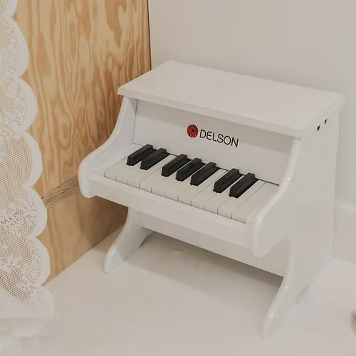 Piano blanc en bois