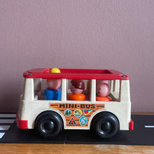 Afbeelding in Gallery-weergave laden, Bus little people
