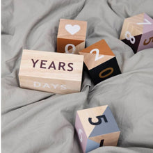 Lade das Bild in den Galerie-Viewer, Cubes en bois Age

