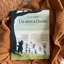 Charger l&#39;image dans la galerie, Un ours à l&#39;école - Jean-Luc Englebert
