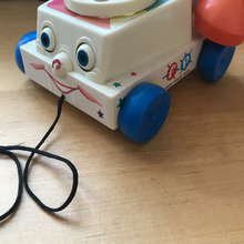 Lade das Bild in den Galerie-Viewer, Téléphone fisher price
